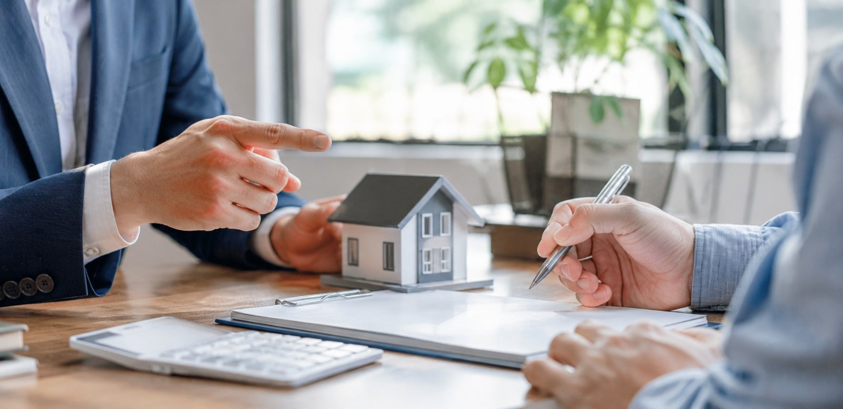 Mortgage broker discussing loan options with a client in New Zealand
